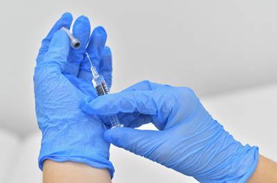 Александр Гинцбург - Врач рассказал, кому не подойдёт новая вакцина от COVID-19 - pnp.ru