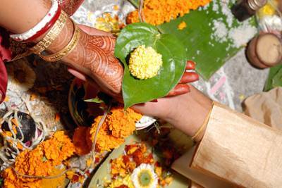 Индиец на свадьбе заразил коронавирусом 100 человек и умер - lenta.ru - Индия - Нью-Дели - Палиганж