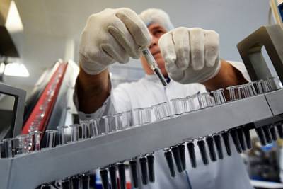 Bloomberg узнал о доступе российской элиты к вакцине от коронавируса c апреля - lenta.ru