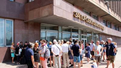 Запорожцы вышли на акцию протеста против дистанционного образования в школе - inform.zp.ua