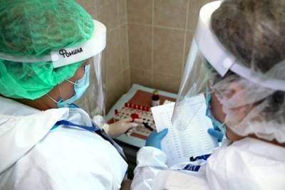 В России зафиксировали 5765 новых случаев заражения коронавирусом - lenta.ru - Россия
