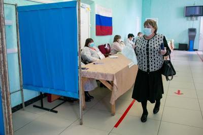 В Москве у главы УИК на голосовании обнаружили коронавирус. Но участок продолжил работу - znak.com - Москва