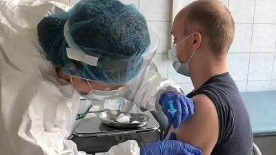 Как себя чувствуют участники испытаний вакцины против COVID-19? - 5-tv.ru