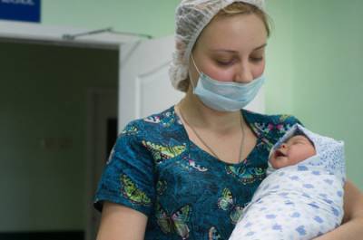 Минздрав рекомендует женщинам с COVID-19 сохранять грудное вскармливание младенцев - pnp.ru - Россия