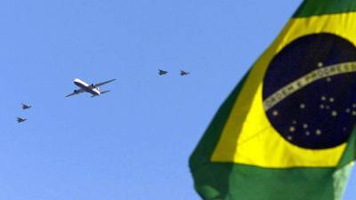 Эдуардо Пазуэлло - Бразилия разрешает иностранцам полеты в страну, несмотря на COVID-19 - gazeta.ru - Бразилия