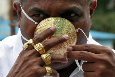 Индийский бизнесмен заказал золотую маску для защиты от коронавируса - govoritmoskva.ru - Индия