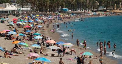 В Испании закрыли недавно открытые пляжи из-за COVID-19 - ren.tv - Москва - Испания