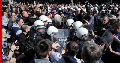 Александр Вучич - В Белграде протестующие против мер из-за COVID-19 прорвались в парламент - profile.ru - Сербия - Белград