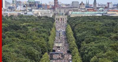 Тысячи людей начали протесты в Берлине из-за ограничений по COVID-19 - profile.ru - Германия - Берлин