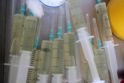 Раскрыт срок действия первой зарегистрированной российской вакцины от COVID-19 - lenta.ru