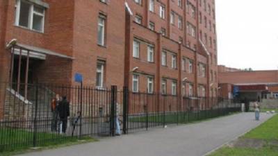 Суд оштрафовал Покровскую больницу за массовое заражение коронавирусом сотрудников и пациентов - piter.tv