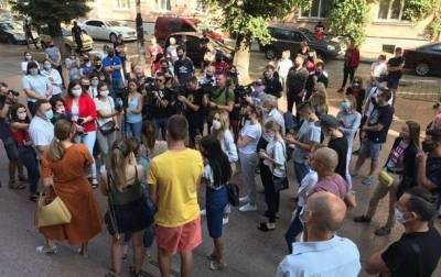 В Черновцах протестуют против усиления карантина - korrespondent.net - Черновцы