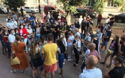 В Черновцах устроили протест из-за усиления карантина - rbc.ua - Черновцы