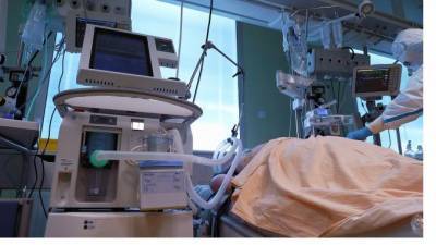 За сутки в больницах Петербурга умерли 10 пациентов с COVID-19 - piter.tv - Россия - Санкт-Петербург