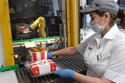KFC впервые отказалась от слогана «Пальчики оближешь» из-за коронавируса - lenta.ru