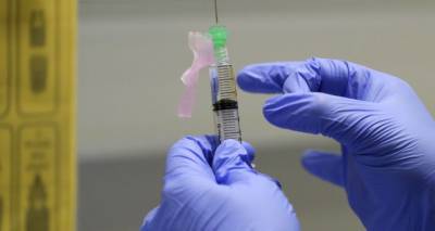 Ученые из Кембриджа планируют начать испытания вакцины от COVID-19 осенью - sputnik.by - Англия - Минск
