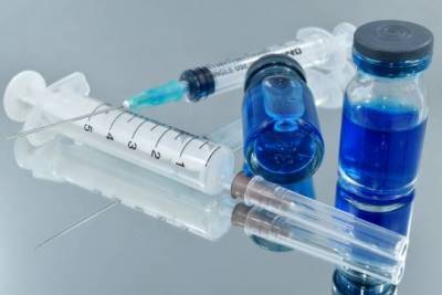 Более половины россиян верят в эффективность отечественной вакцины против коронавируса – опрос - versia.ru