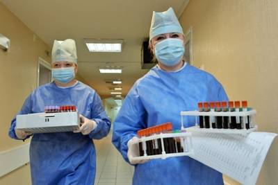Денис Мантуров - В Минпромторге рассказали о производстве миллионов доз вакцины от коронавируса - lenta.ru - Россия