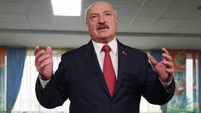 Александр Лукашенко - Лукашенко убежден, что коронавирус ему «подкинули» - gazeta.ru - Белоруссия - Ухань