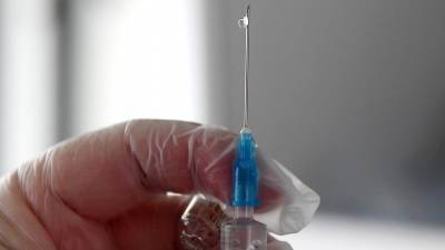 Минздрав отреагировал на сообщения о вакцинации чиновников от COVID-19 - russian.rt.com - Россия