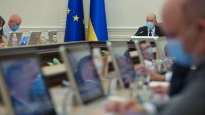Денис Шмыгаль - Украинское правительство переходит на чрезвычайный режим работы из-за COVID-19 - russian.rt.com - Украина