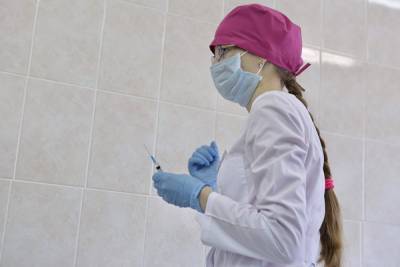 Более 3 тыс. добровольцев подали онлайн-заявки на вакцинацию от коронавируса в Москве - znak.com - Москва