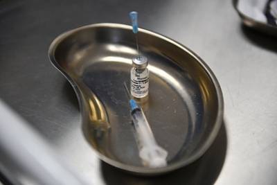 Россия отказалась закупать иностранные вакцины от коронавируса - lenta.ru - Россия - Женева