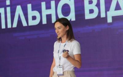 Ирина Суслова - Власть должна защитить педагогов от коронавируса, - Суслова - rbc.ua