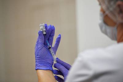 Российской вакциной от коронавируса решили привить больше миллиарда человек - lenta.ru - Россия - Япония - Филиппины - Саудовская Аравия - Сербия - Греция - Эмираты - Южная Корея