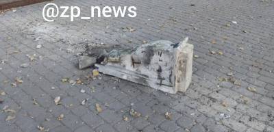 В Запорожье на проспекте обрушилась бетонная опора балкона исторического здания, – обошлось без жертв - inform.zp.ua - Украина - Запорожье