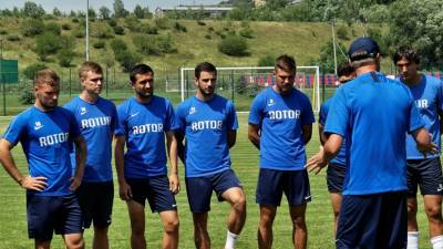 «Ротор» объявил о выявлении коронавируса у семи футболистов команды - russian.rt.com - Краснодар