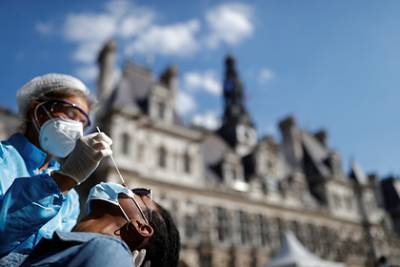 Во Франции зафиксировали рекордный суточный прирост зараженных коронавирусом - lenta.ru - Франция