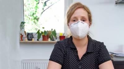 30-летнюю медсестру хотят отправить на пенсию, так как она не может работать с пациентами с коронавирусом - germania.one - Германия