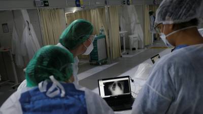 В Бразилии за сутки выявили более 15 тысяч случаев коронавируса - russian.rt.com - Бразилия
