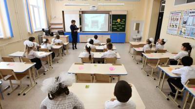 В ЯНАО прокомментировали ситуацию в школах на фоне борьбы с коронавирусом - russian.rt.com - округ Янао