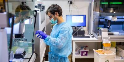 Рони Гамзу - Лаборатории перегружены, тысячи проб на вирус спасены в последнюю минуту - detaly.co.il