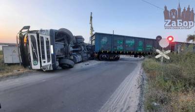 В Запорожье поезд врезался в фуру, – водитель остался жив - inform.zp.ua - Украина - Запорожье