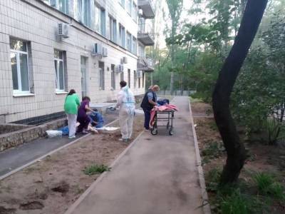 Надежда Максимец - В киевской больнице, где лечат больных с COVID-19, двое мужчин покончили с собой - gordonua.com - Киев