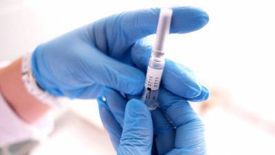 В ходе испытаний вакцины в Лондоне добровольцев специально заразят COVID-19 - gazeta.ru - Лондон