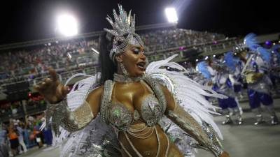 В Рио-де-Жанейро из-за коронавируса перенесли традиционный карнавал - russian.rt.com - Рио-Де-Жанейро