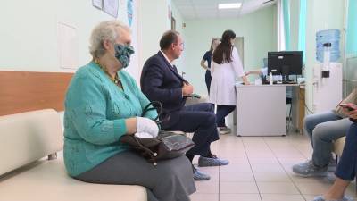 81-летняя медсестра из Москвы испытала на себе вакцину от COVID-19. - riafan.ru - Москва
