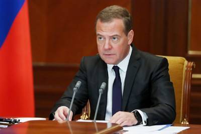 Дмитрий Медведев - Медведев оценил идею назвать улицы в честь умерших врачей с коронавирусом - lenta.ru - Россия