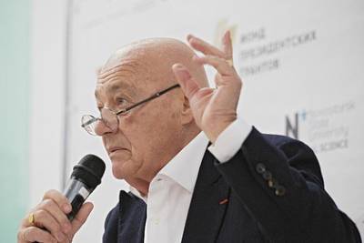 Владимир Познер - Познер предложил наказание для отрицающих коронавирус россиян - lenta.ru - Франция