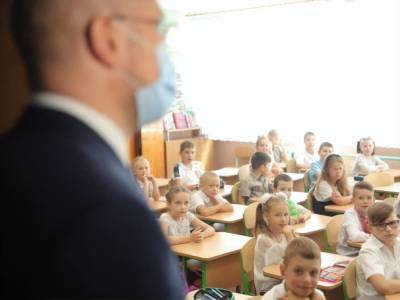 Денис Шмыгаль - Владимир Зеленский - Шмыгаль заверил, что школы в областных центрах полностью обеспечены всем необходимым для защиты от COVID-19 - gordonua.com - Украина