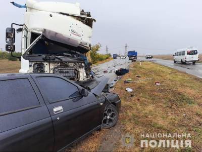 Под Запорожьем во время ДТП погиб водитель грузовика, – фото - inform.zp.ua - Украина - Запорожье - Мелитополь