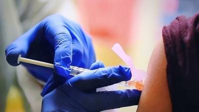 Необъяснимое заболевание: AstraZeneca приостановила испытания вакцины от COVID-19 - 5-tv.ru - Сша - Англия - Бразилия - Юар