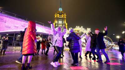 Новый год встретили необычными празднествами - vesti.ru - Россия - Москва