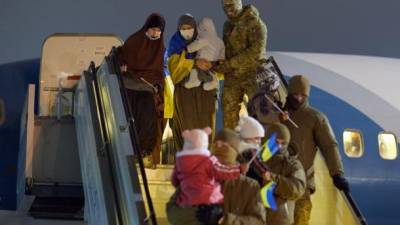 Владимир Зеленский - Эвакуированные из сирийских лагерей для беженцев две женщины и семеро детей в новогоднюю ночь вернулись в Украину - ru.espreso.tv - Украина - Сирия