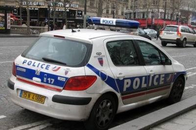Во Франции трое жандармов пострадали при разгоне новогодней вечеринки - aif.ru - Франция