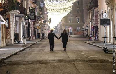 В мире встретили Новый год фейерверками в опустевших столицах - interfax.ru - Москва - Рим